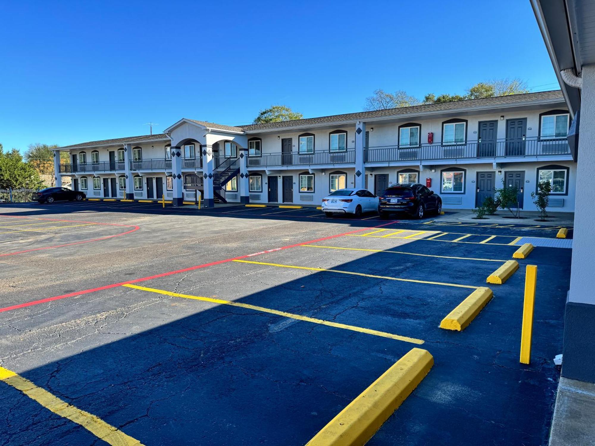Continental Inn And Suites Nacogdoches Tx Sfa University Downtown Zewnętrze zdjęcie
