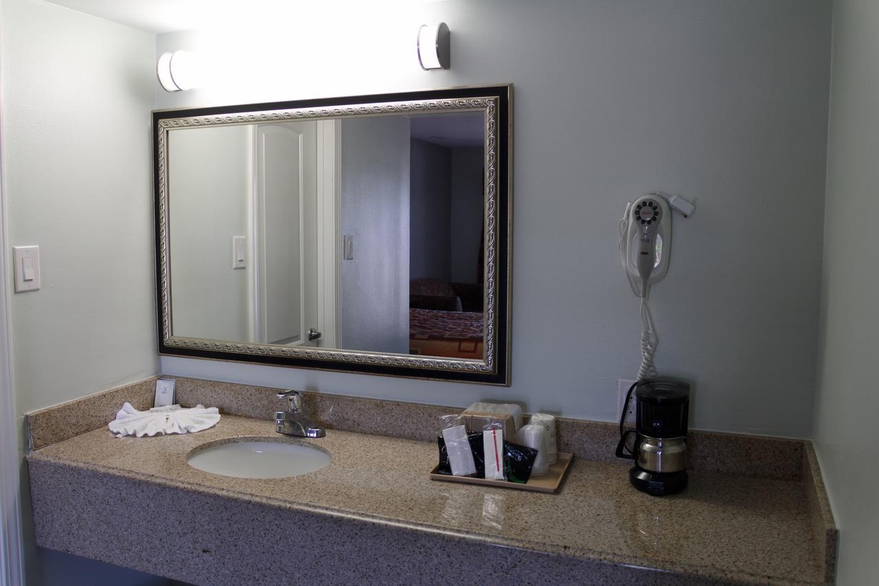 Continental Inn And Suites Nacogdoches Tx Sfa University Downtown Zewnętrze zdjęcie