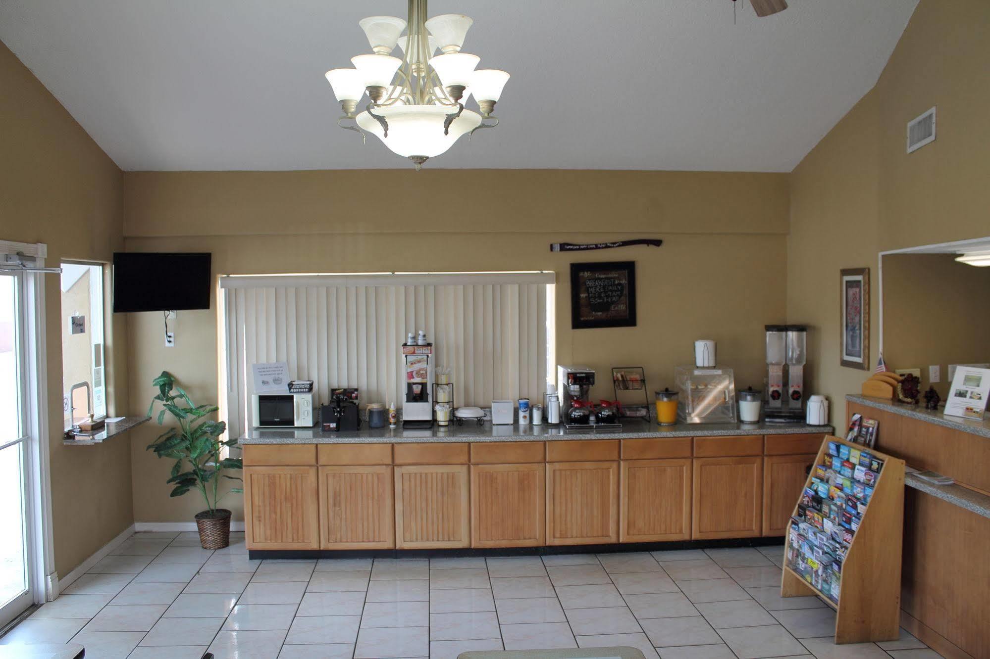Continental Inn And Suites Nacogdoches Tx Sfa University Downtown Zewnętrze zdjęcie