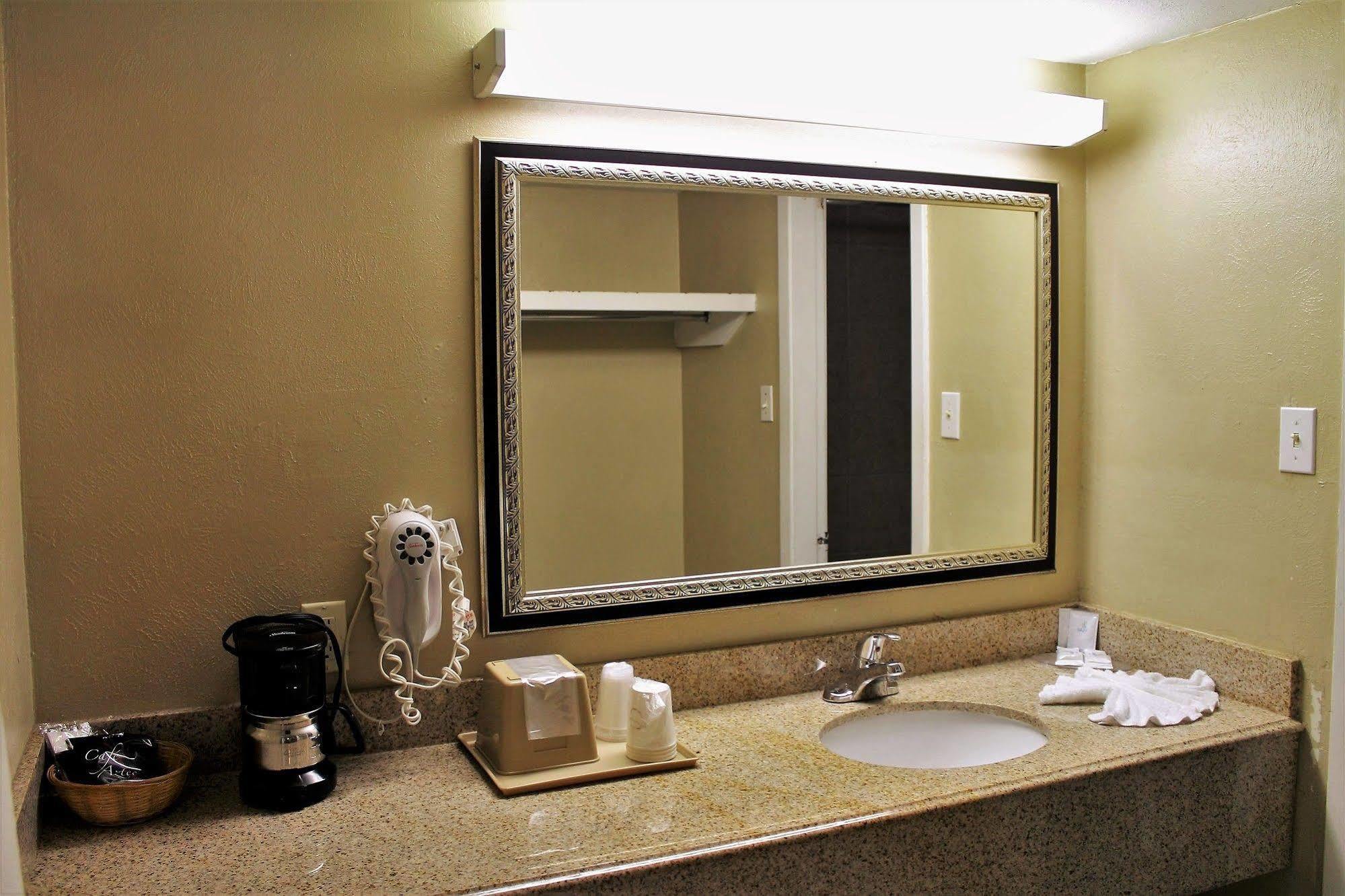 Continental Inn And Suites Nacogdoches Tx Sfa University Downtown Zewnętrze zdjęcie